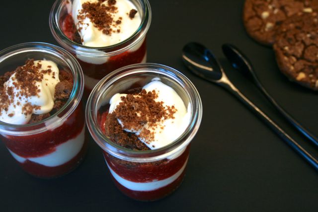 Schichtdessert mit Erdbeeren - goats.today