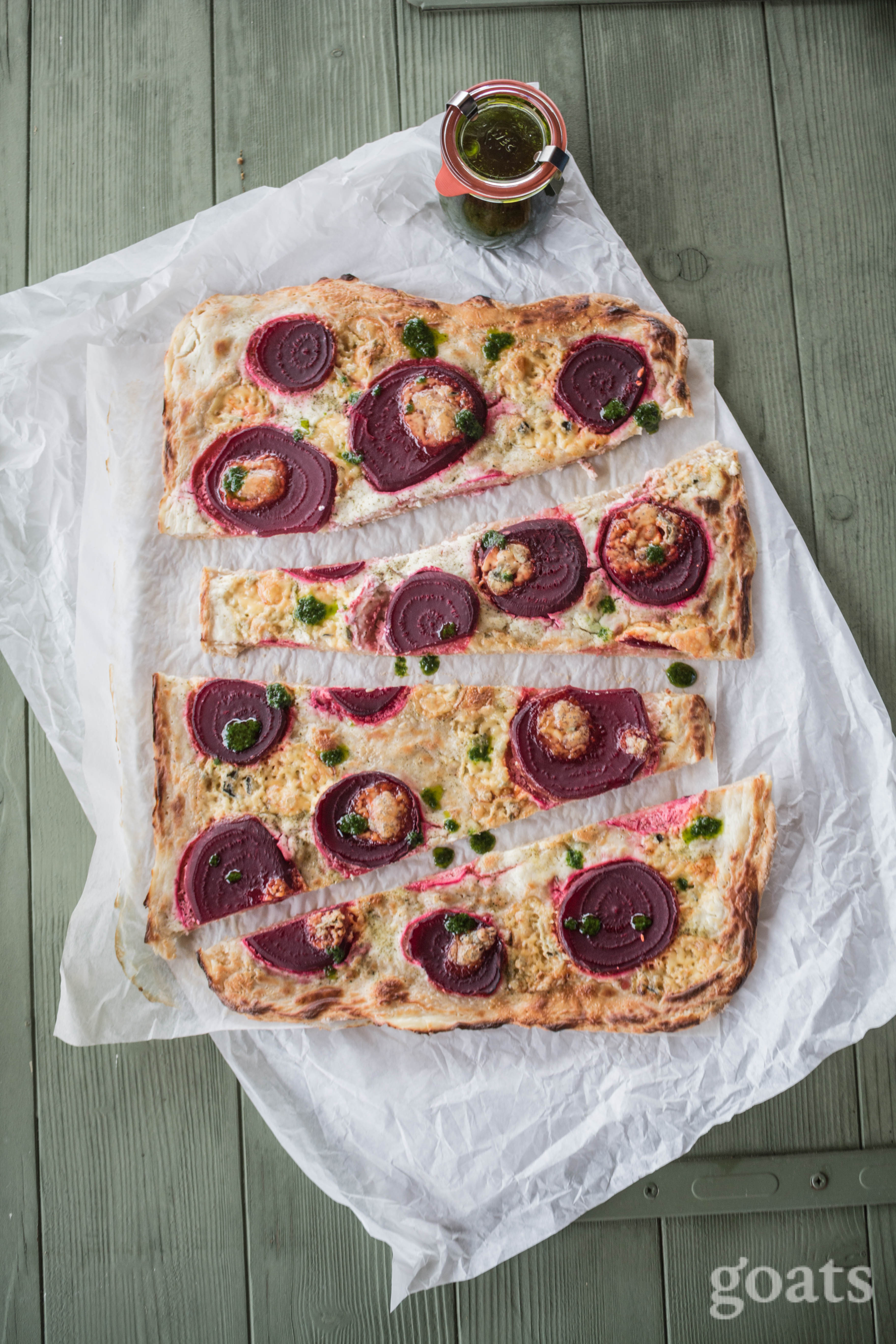 Rote-Bete-Pizza mit Bärlauchpaste - goats.today