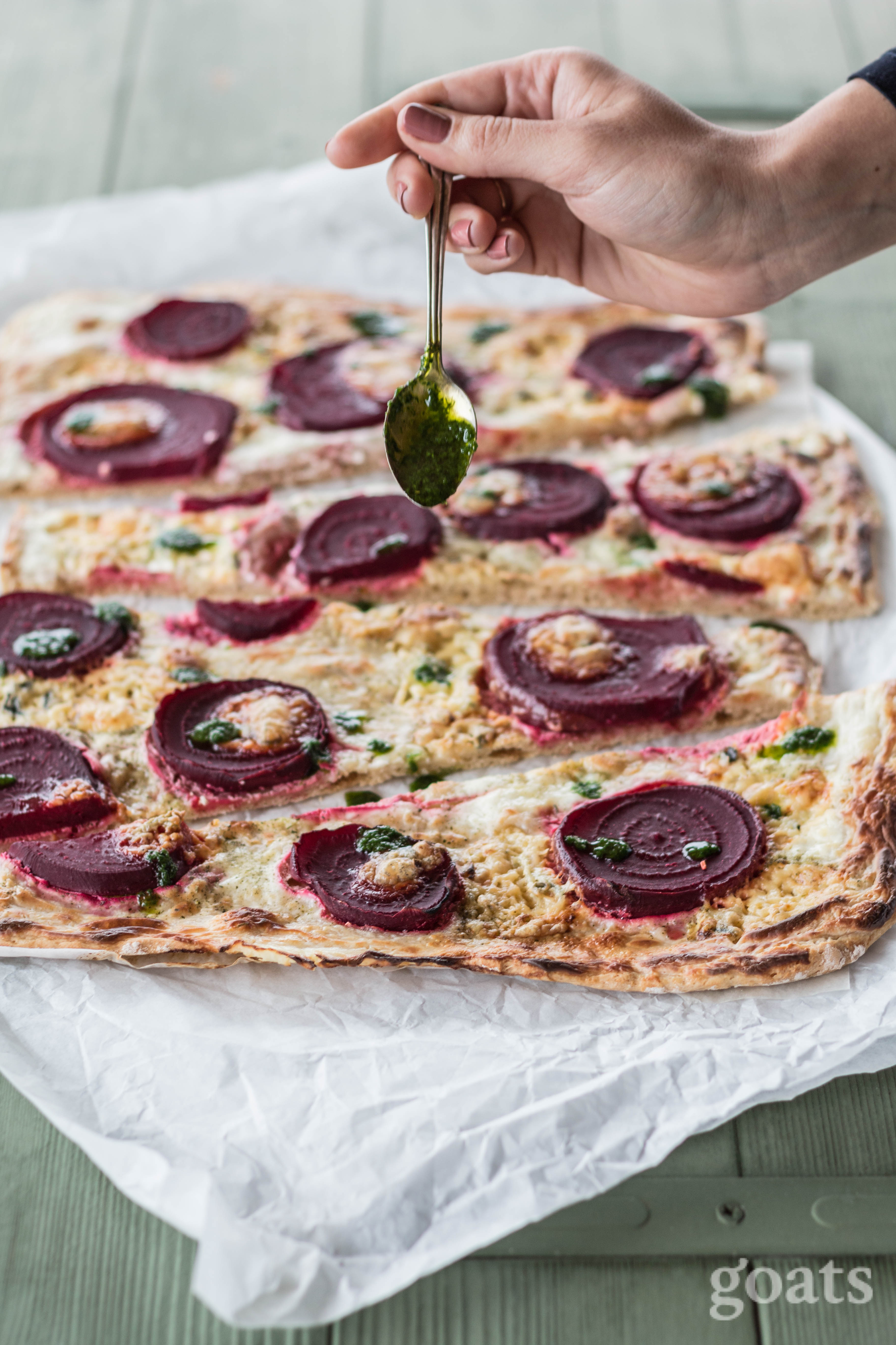 Rote-Bete-Pizza mit Bärlauchpaste - goats.today