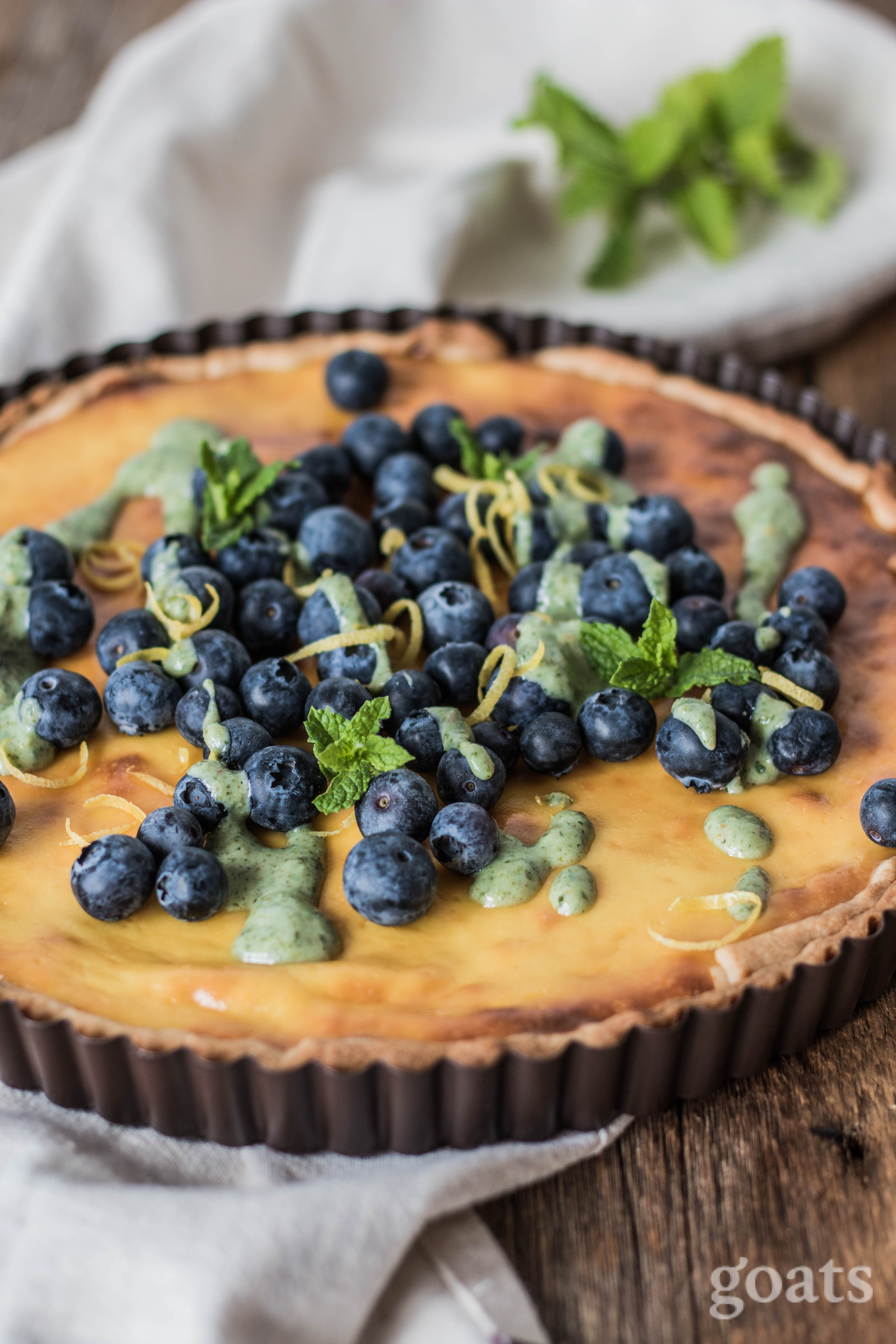 Ricotta-Tarte mit Minzpesto und Heidelbeeren - goats.today